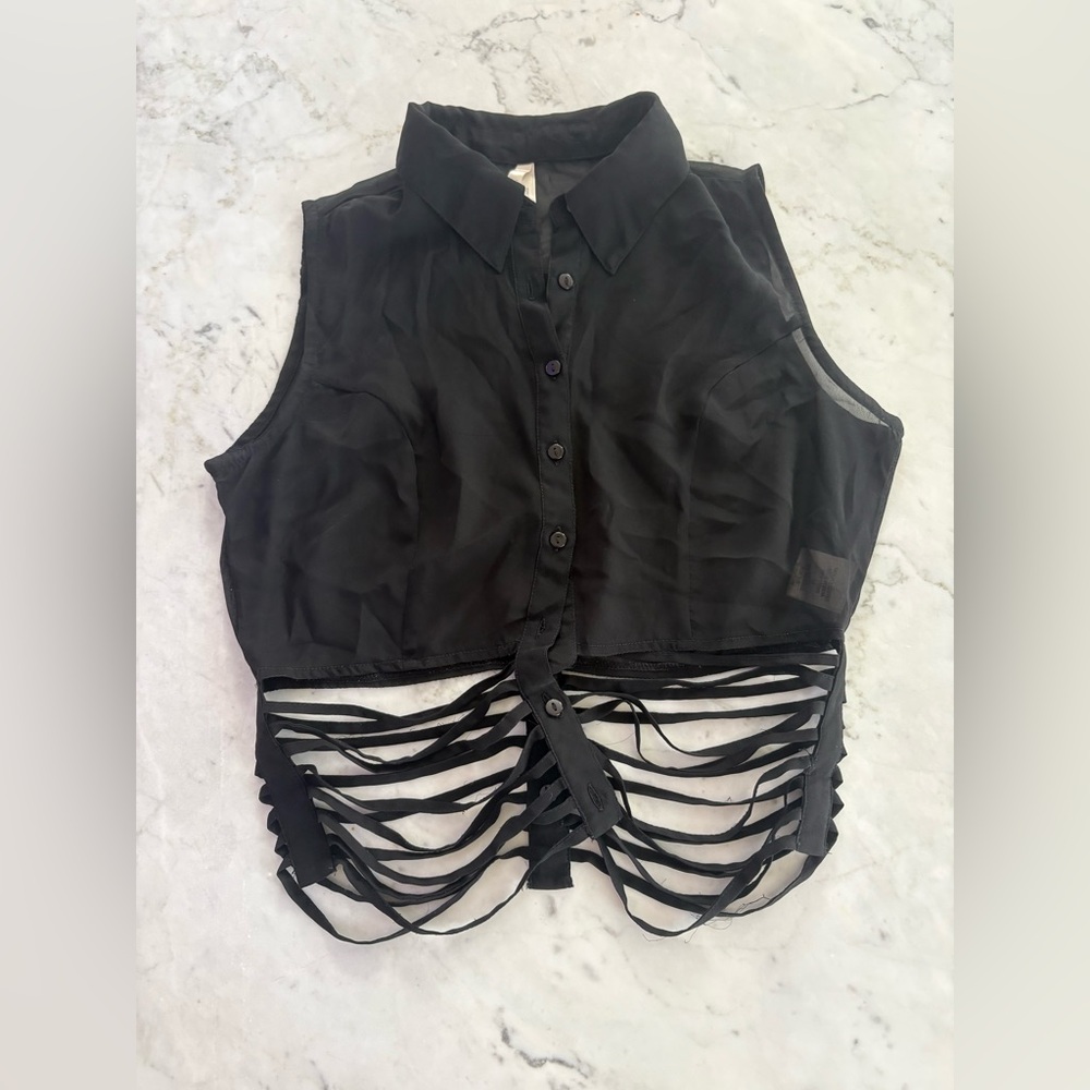 Truth Black Sleeveless Vest - Picture 2 of 4